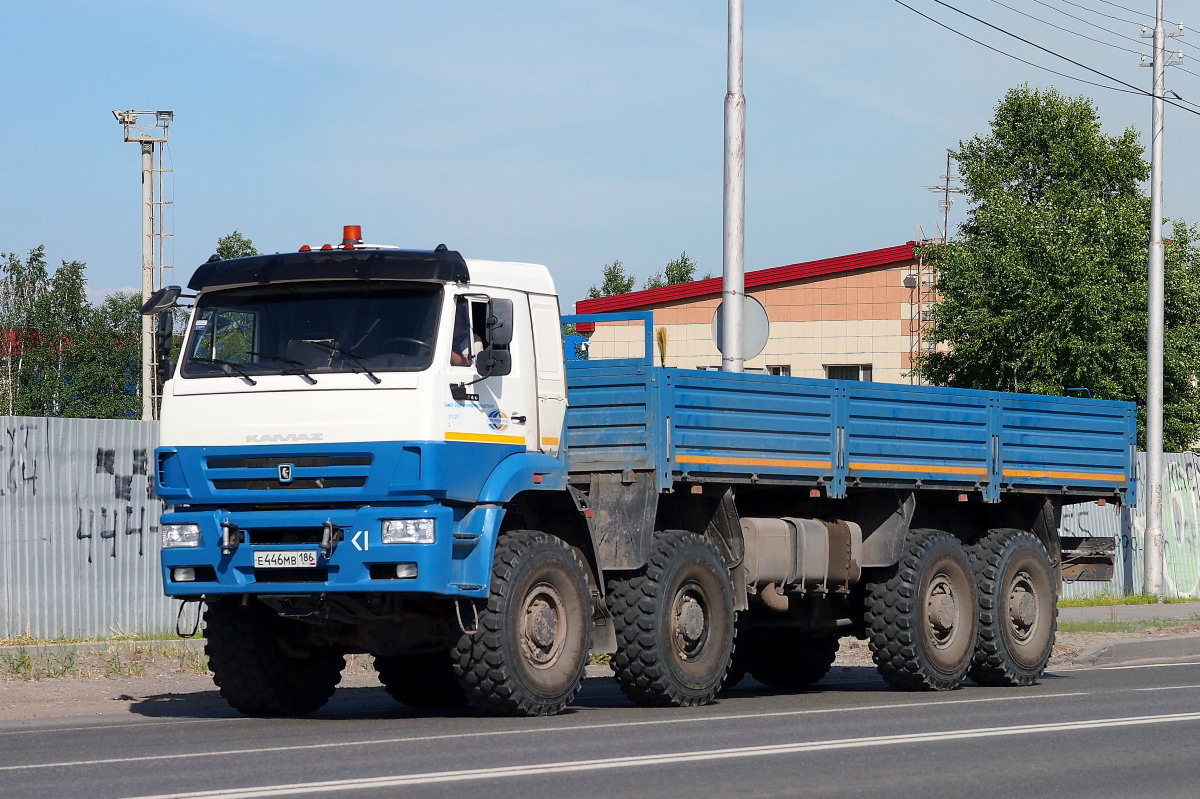 Ханты-Мансийский автоном.округ, № Е 446 МВ 186 — КамАЗ-6560-53