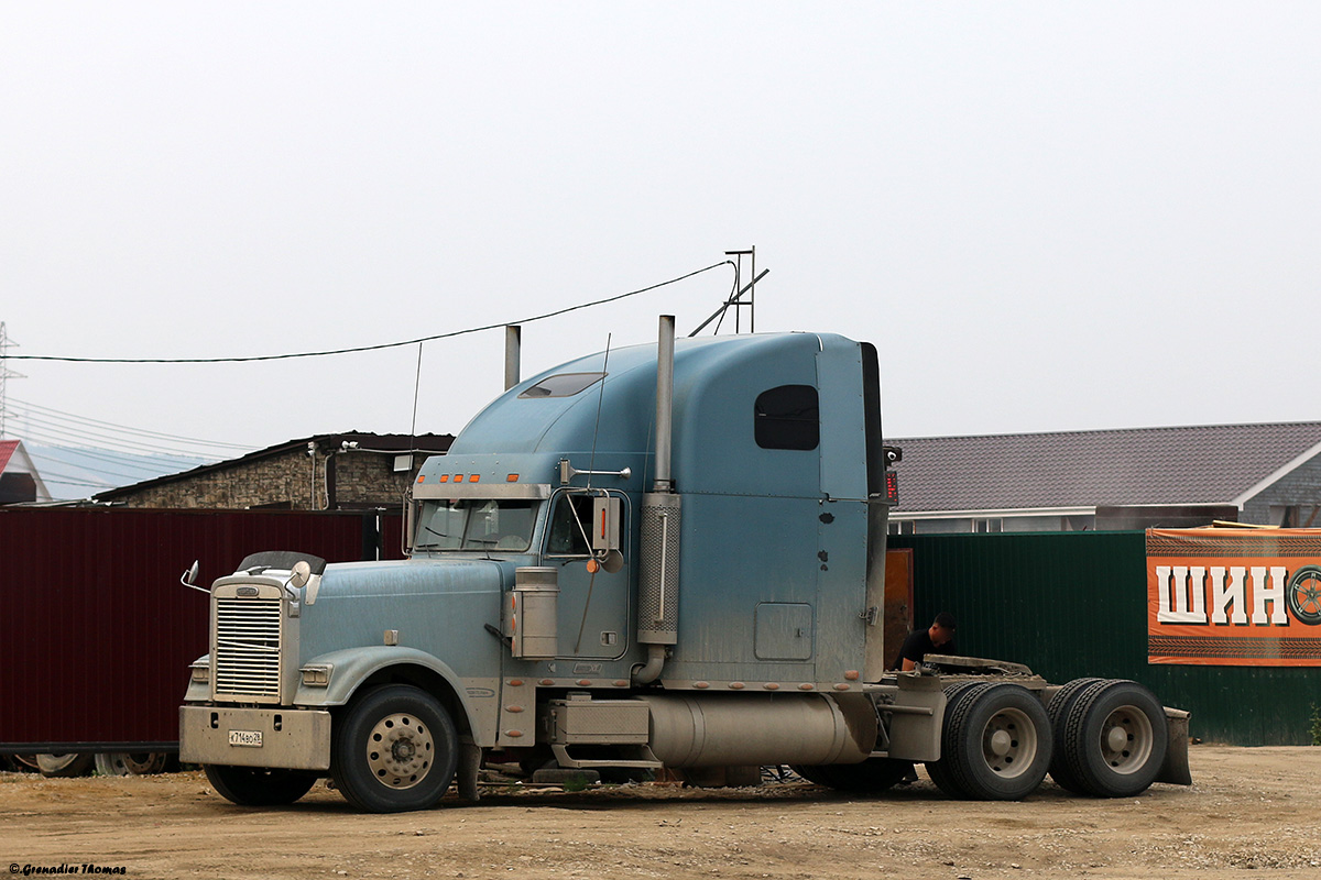 Амурская область, № К 714 ВО 28 — Freightliner FLD 132 Classic XL