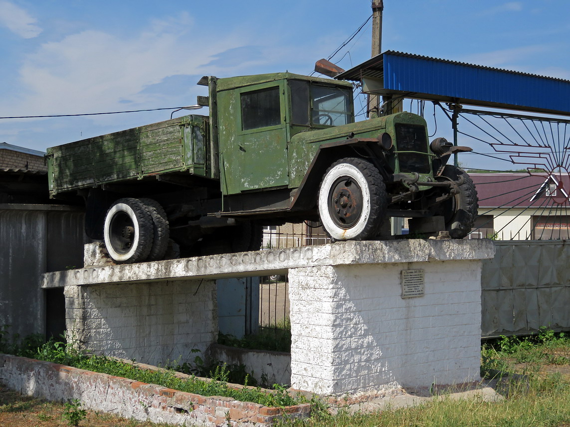 Кировская область, № (43) Б/Н 0009 — УралЗИС-5М; Кировская область — Автомобили на постаментах; Техника на постаментах, памятники (Кировская область)