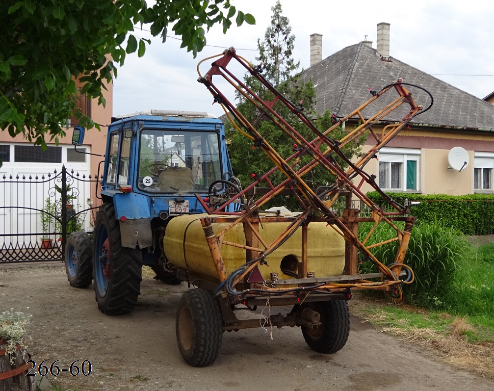 Венгрия, № YFJ-527 — МТЗ-82; Прицепы сельскохозяйственные — Опрыскиватели прицепные (общая)