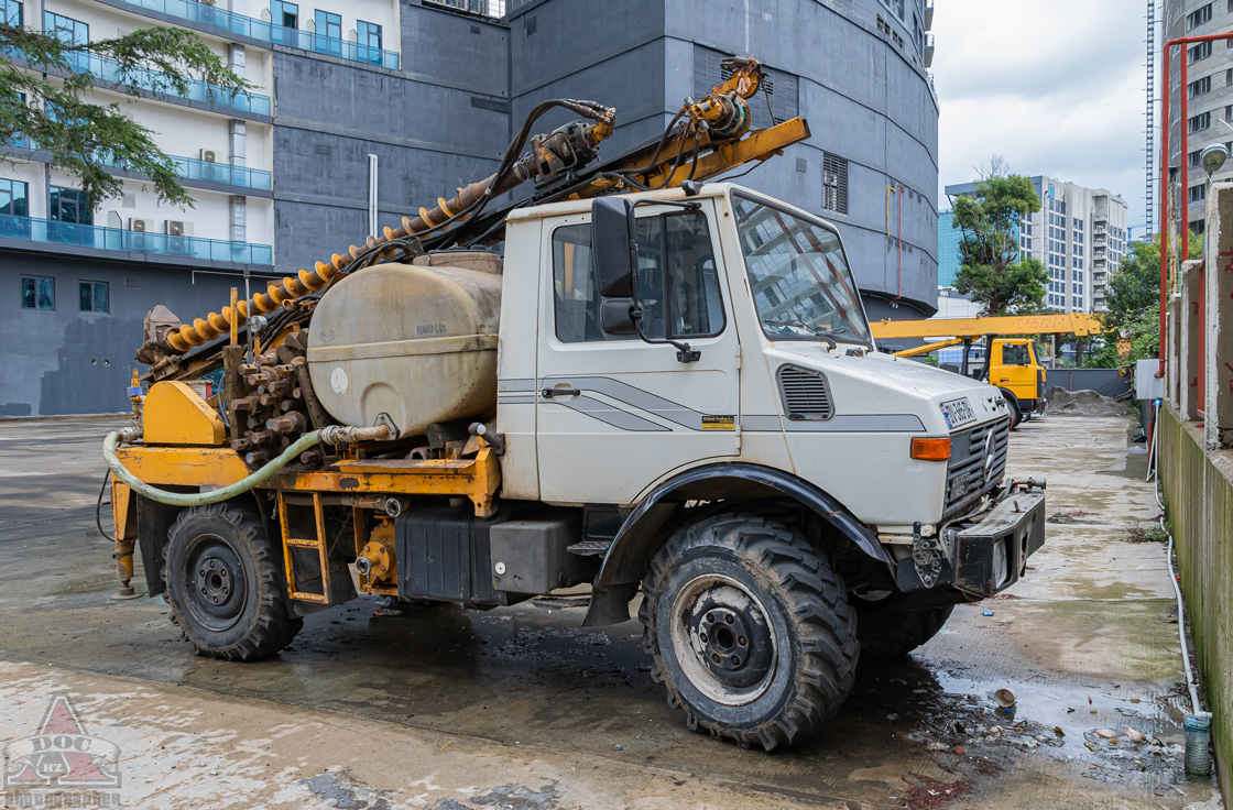 Грузия, № DV-365-DV — Mercedes-Benz Unimog (общ.м)