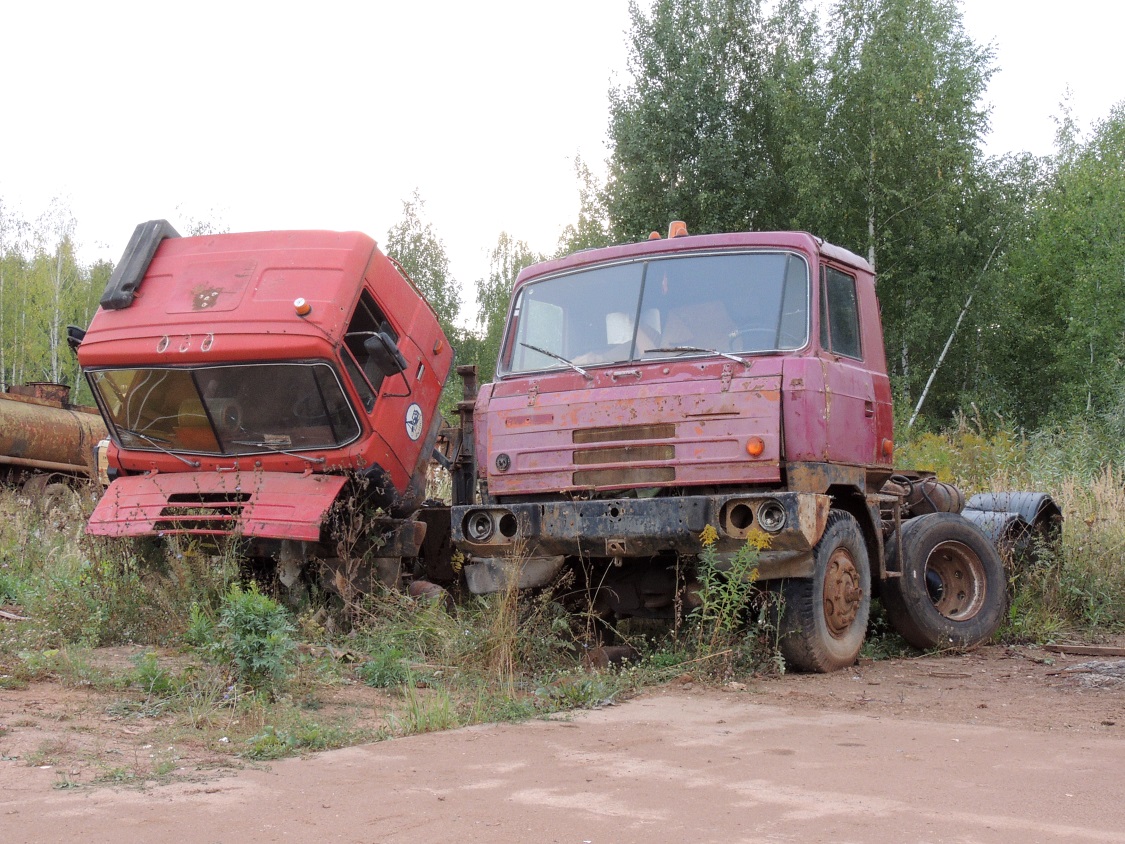 Удмуртия, № У 338 ОС 18 — Tatra 815-2 S1; Удмуртия, № Е 962 ОС 18 — Tatra 815-2 S1 A