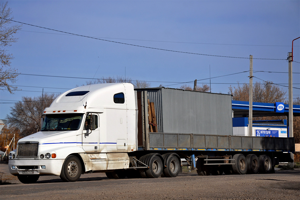 Томская область, № М 616 РН 70 — Freightliner Century Class