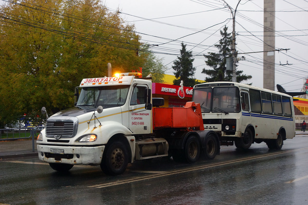 Саратовская область, № Е 222 ТО 64 — Freightliner Columbia