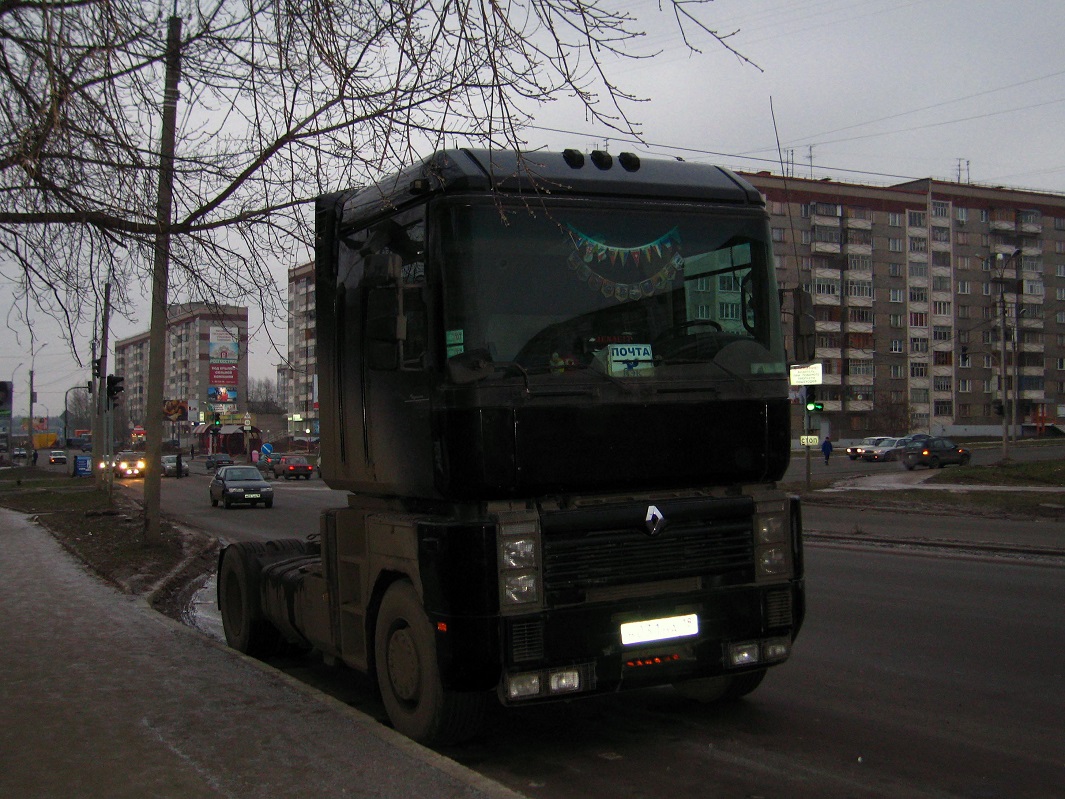 Удмуртия, № В 031 НА 18 — Renault Magnum Integral ('1997)