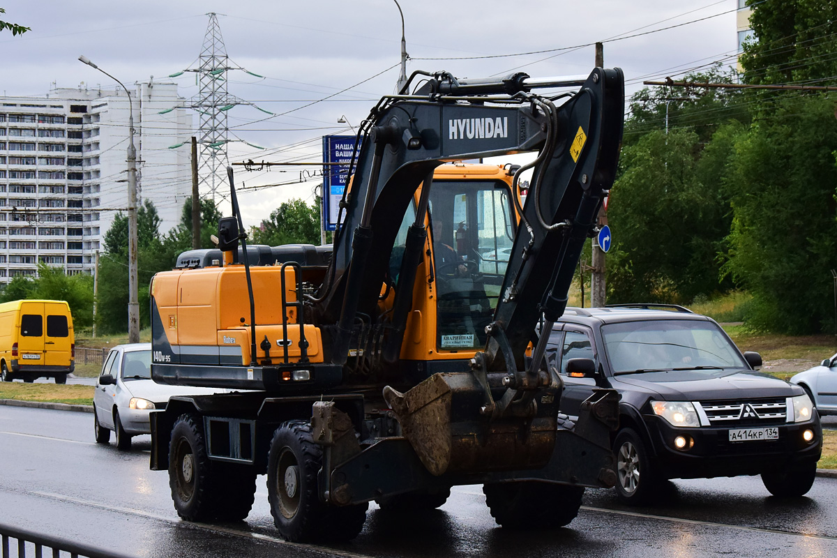 Волгоградская область, № 8338 ВЕ 34 — Hyundai R140W