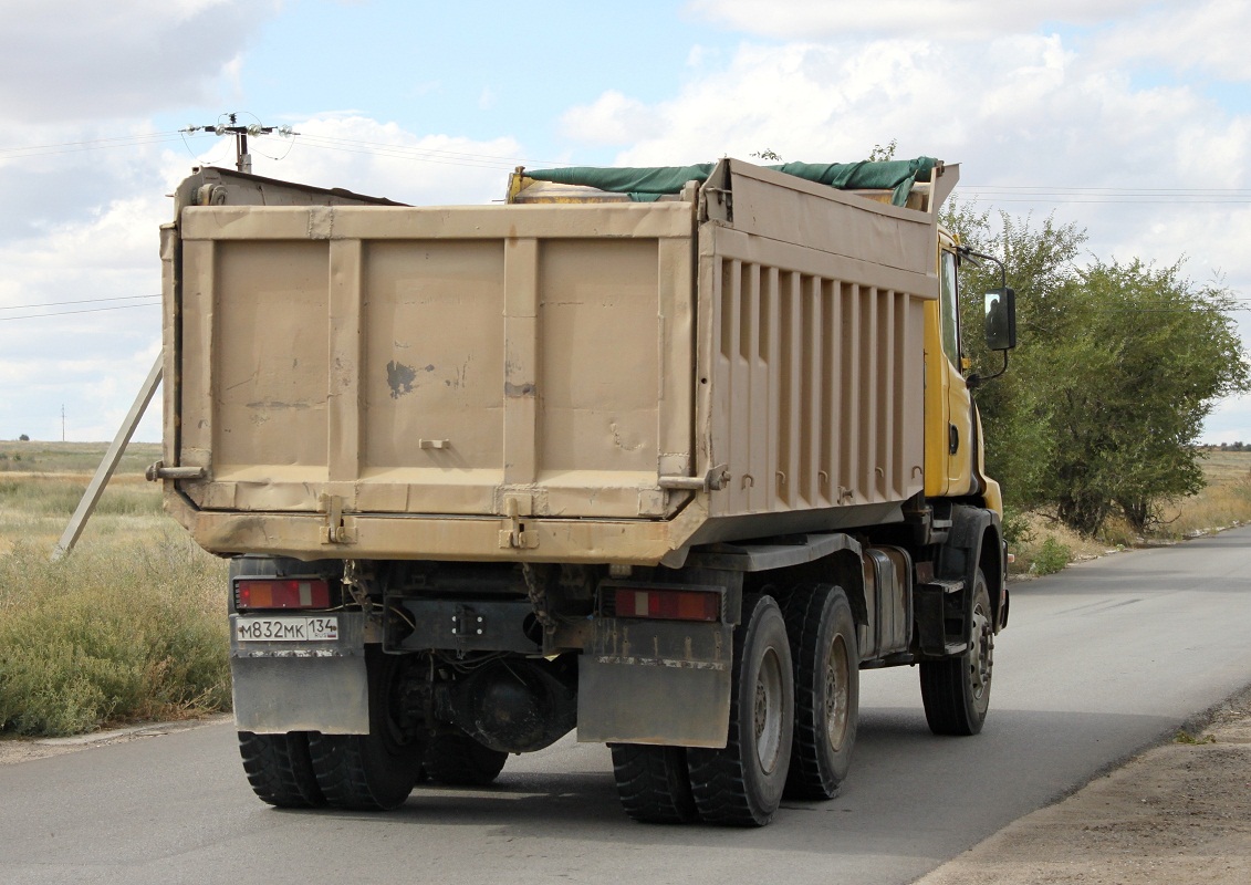 Волгоградская область, № М 832 МК 134 — Scania ('1996) T-Series (общ.м)