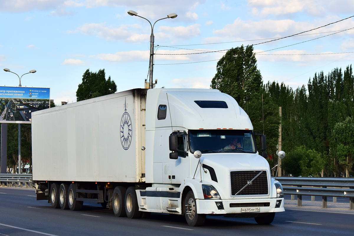 Дагестан, № М 695 МР 05 — Volvo VNL670