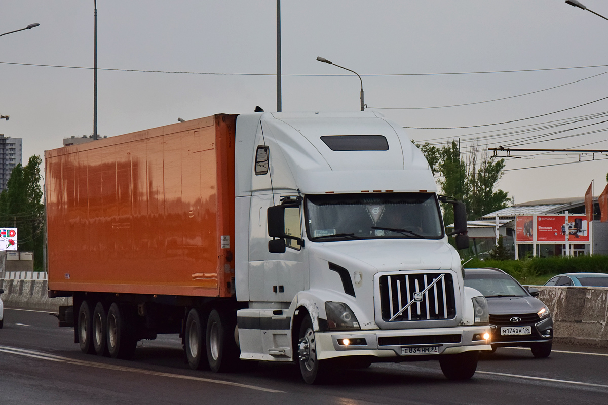 Астраханская область, № Е 834 НМ 30 — Volvo VNL670