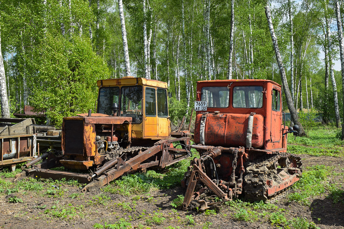 Алтайский край, № (22) Б/Н СТ 0869 — ДТ-75МЛ; Алтайский край, № 7659 АЕ 22 — Т-4А