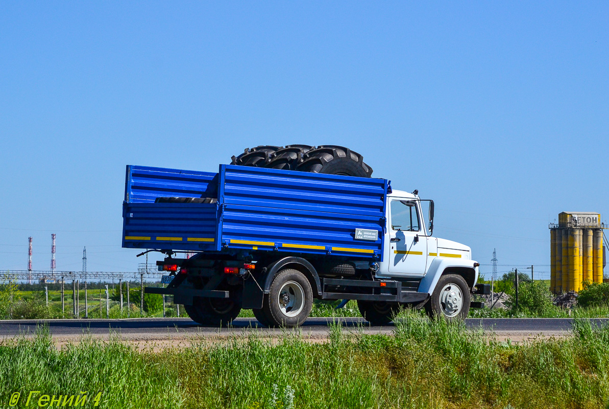 Волгоградская область, № Е 838 ЕО 134 — ГАЗ-3309