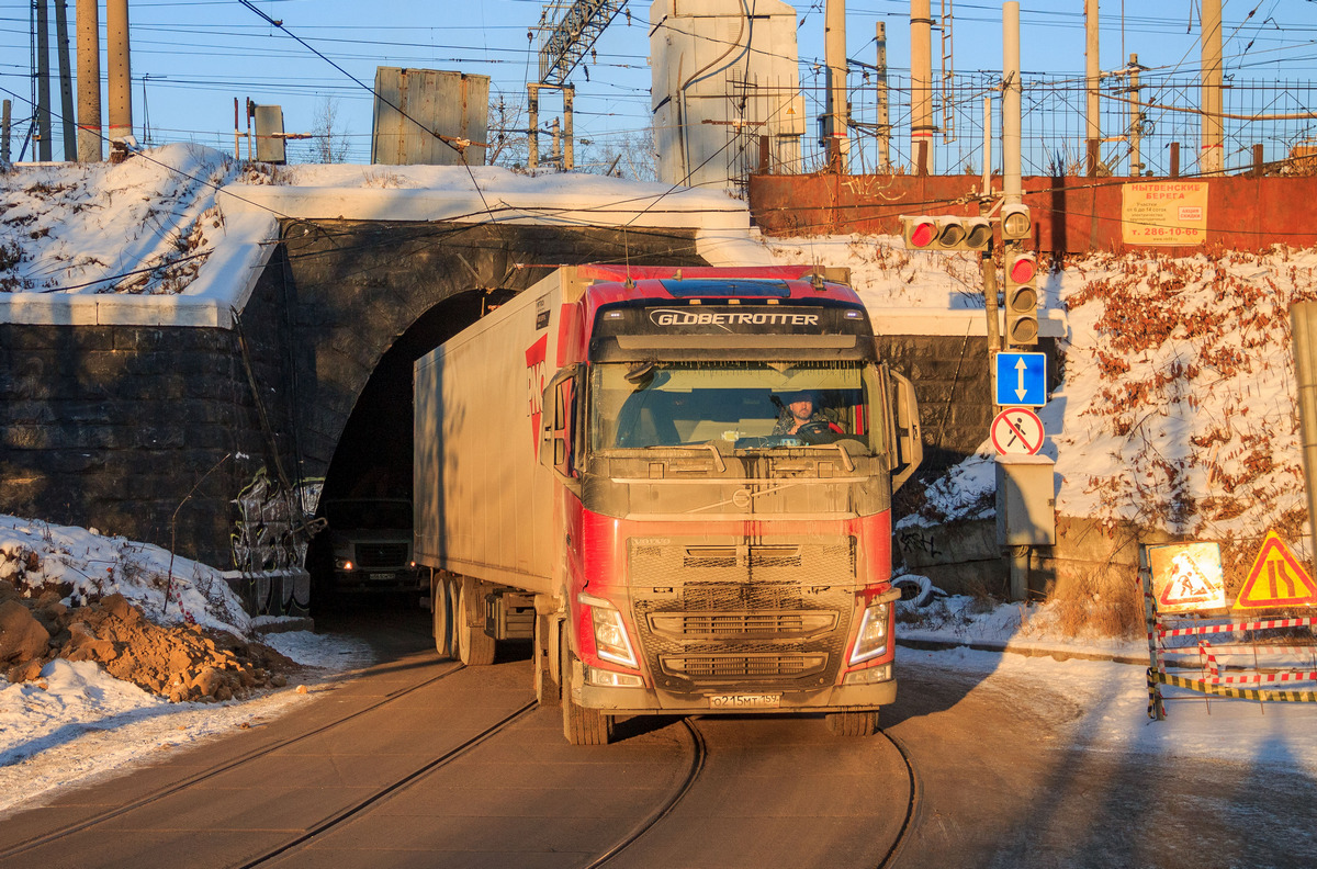 Пермский край, № О 215 МТ 159 — Volvo ('2012) FH.460