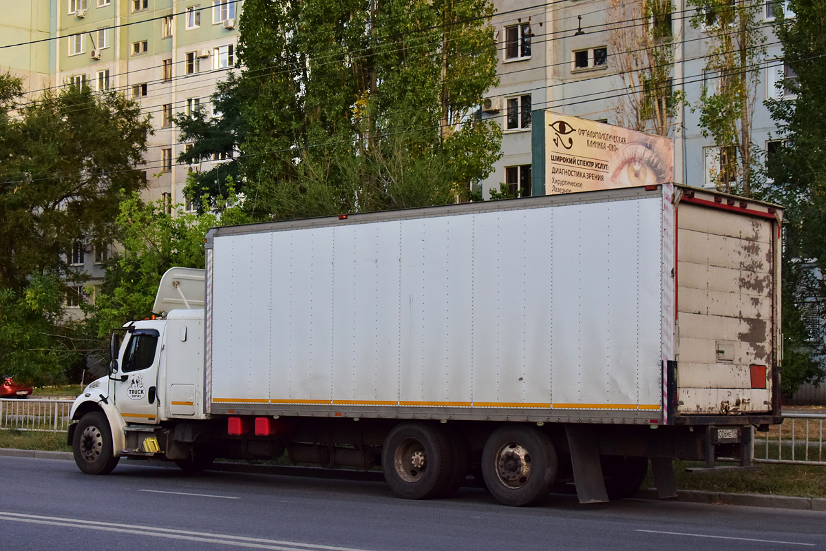 Волгоградская область, № В 006 МЕ 134 — Freightliner Business Class M2