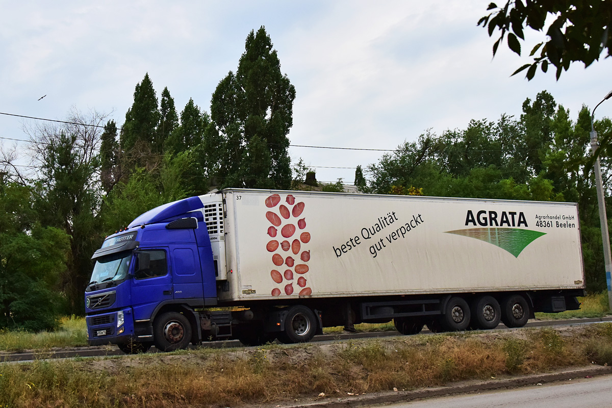 Волгоградская область, № М 563 МК 134 — Volvo ('2010) FM.400