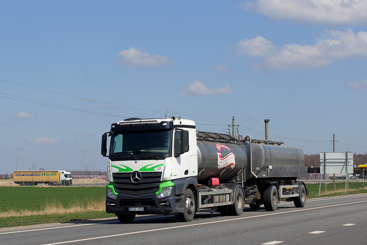 Литва, № DUS 054 — Mercedes-Benz Actros ('2011) 1848