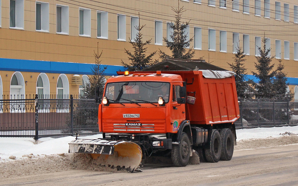 Кемеровская область, № Е 922 МН 142 — КамАЗ-55111-15 [55111R]