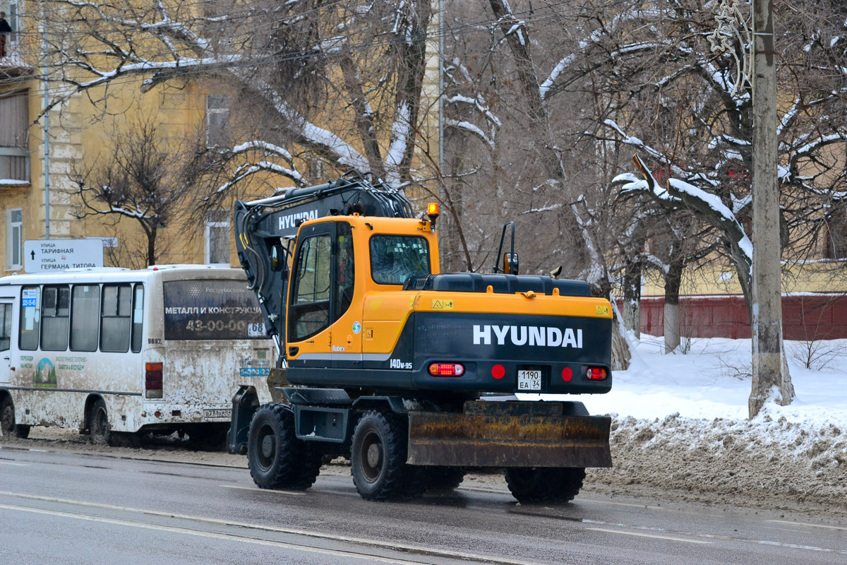 Волгоградская область, № 1190 ЕА 34 — Hyundai R140W