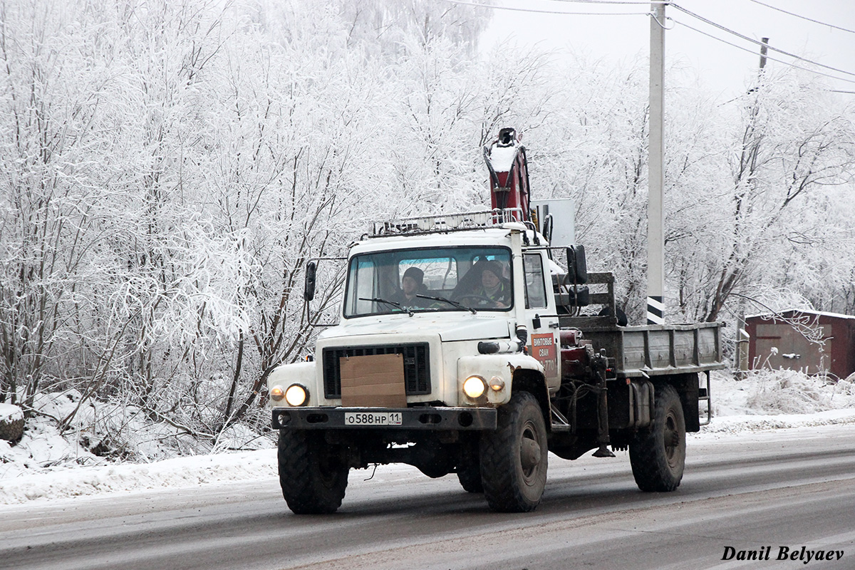 Коми, № О 588 НР 11 — ГАЗ-33081 «Садко»