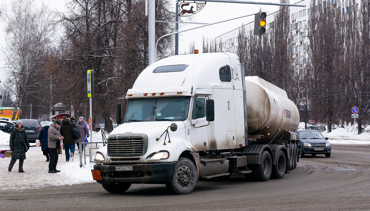 Башкортостан, № Р 802 ОТ 102 — Freightliner Columbia