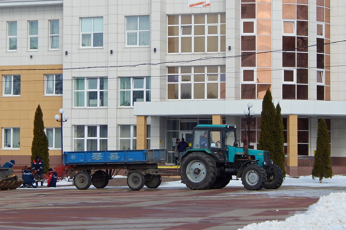 Белгородская область, № 9270 ЕЕ 31 — Беларус-1221; Белгородская область, № 6103 ЕР 31 — 2ПТС-4 (общая модель)