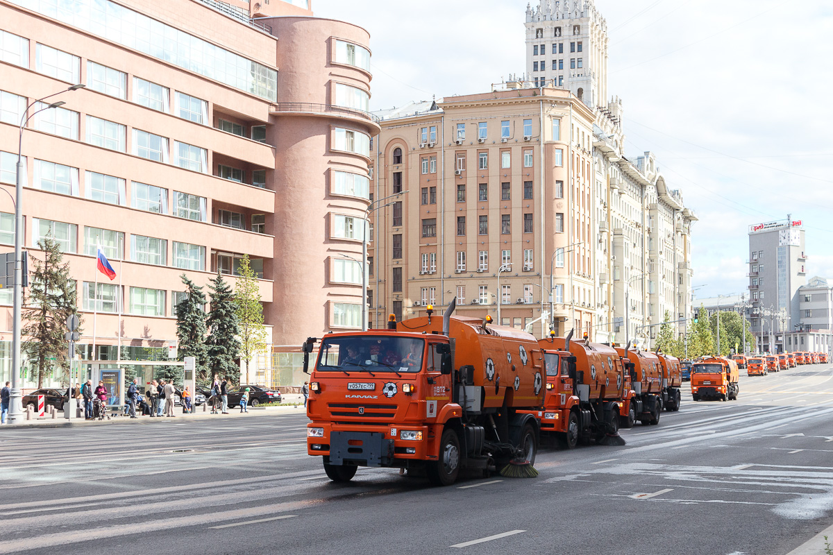 Москва, № У 057 ЕС 799 — КамАЗ-53605-L4; Москва — Разные фотографии (Автомобили)