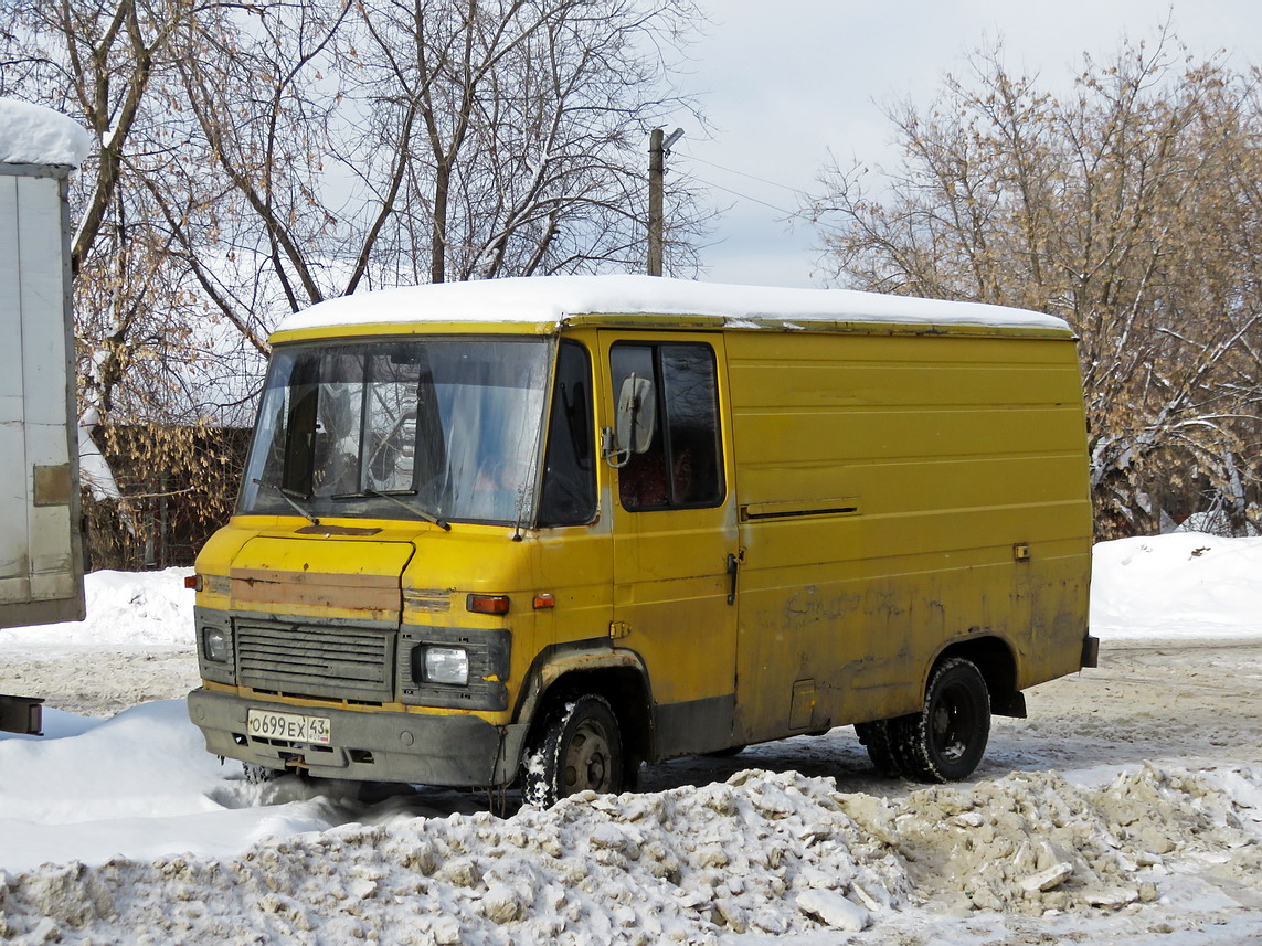 Кировская область, № О 699 ЕХ 43 — Mercedes-Benz T2 ('1967)