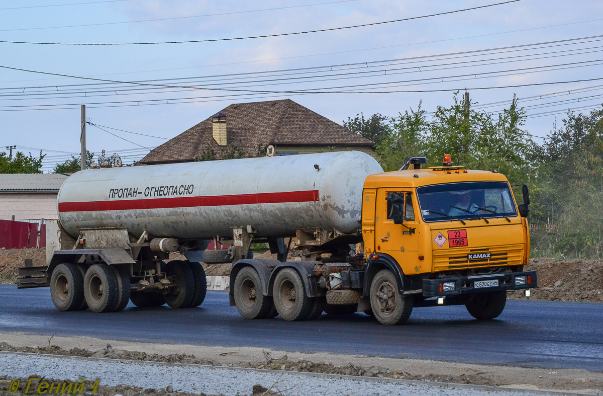 Волгоградская область, № С 820 ЕС 34 — КамАЗ-54112