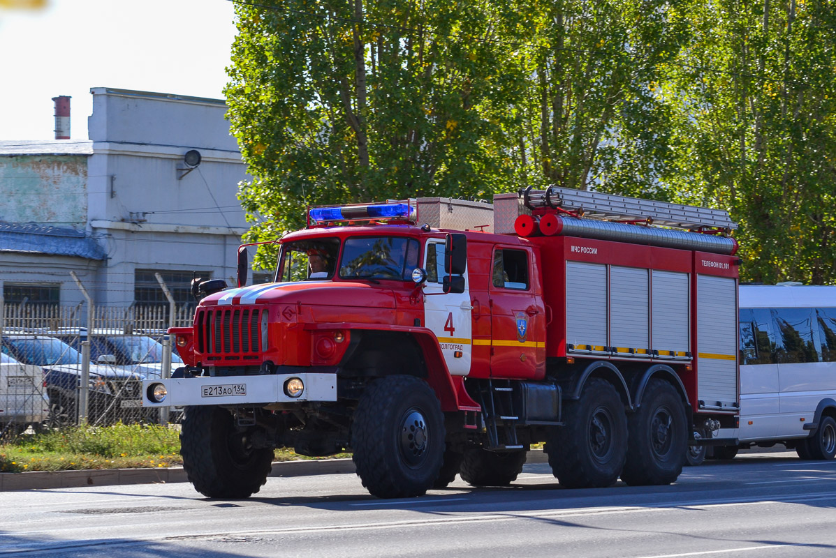 Волгоградская область, № Е 213 АО 134 — Урал-5557-72