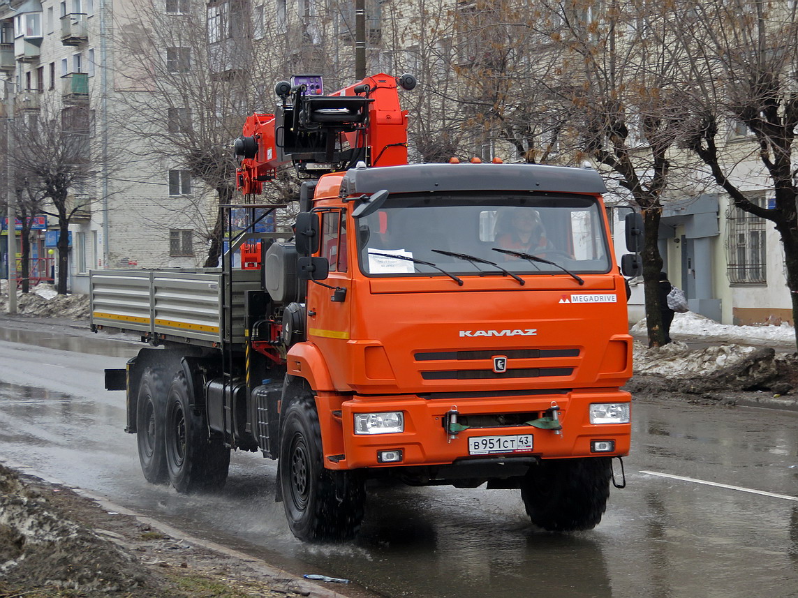 Кировская область, № В 951 СТ 43 — КамАЗ-43118 (общая модель)