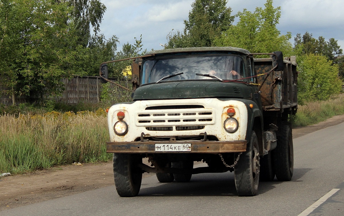 Псковская область, № М 114 КЕ 60 — ЗИЛ-495710