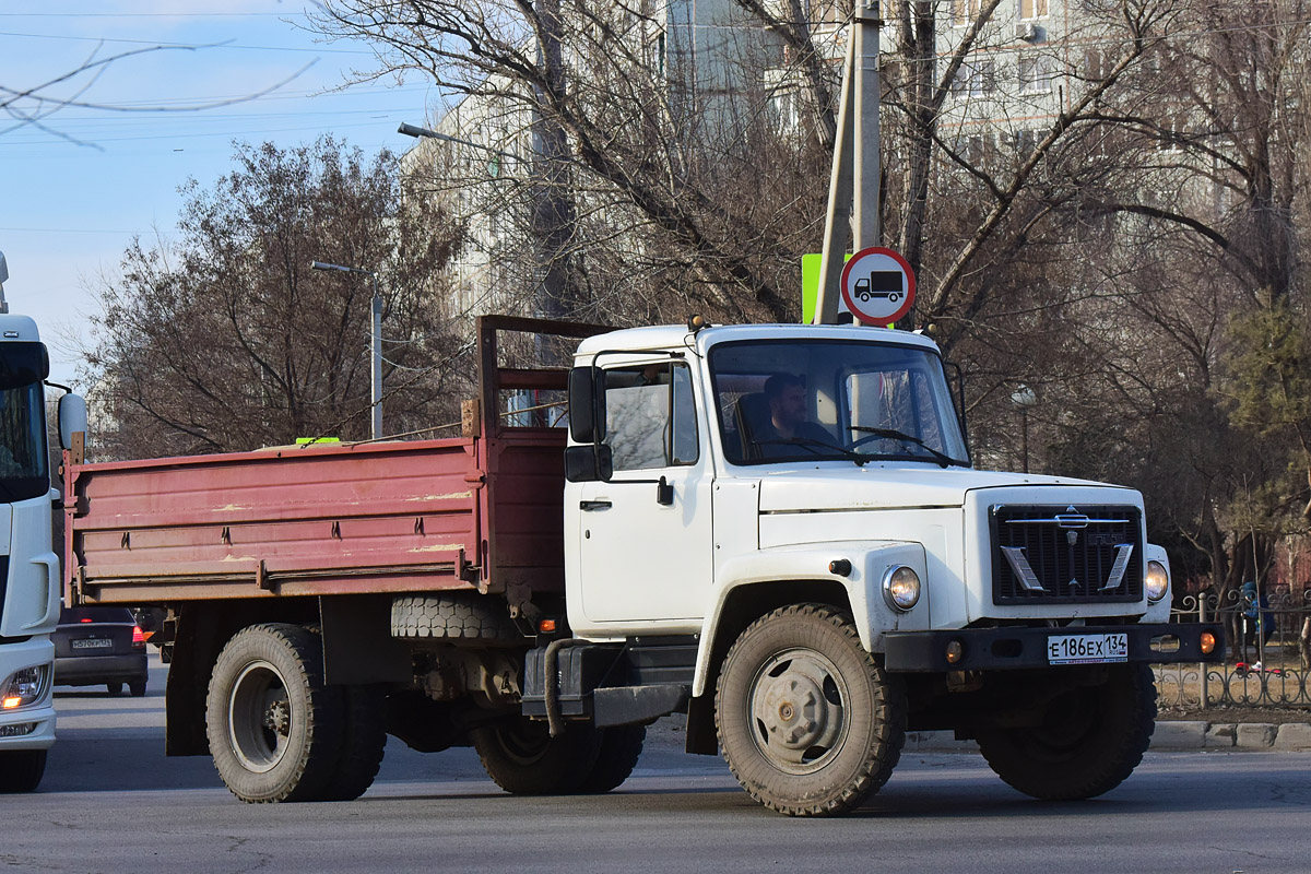 Волгоградская область, № Е 186 ЕХ 134 — ГАЗ-3309