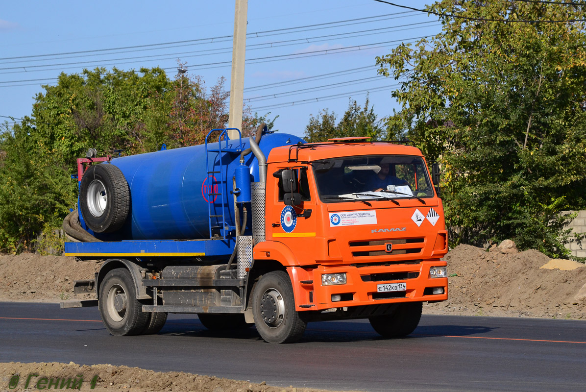 Волгоградская область, № Е 142 КВ 134 — КамАЗ-53605-46