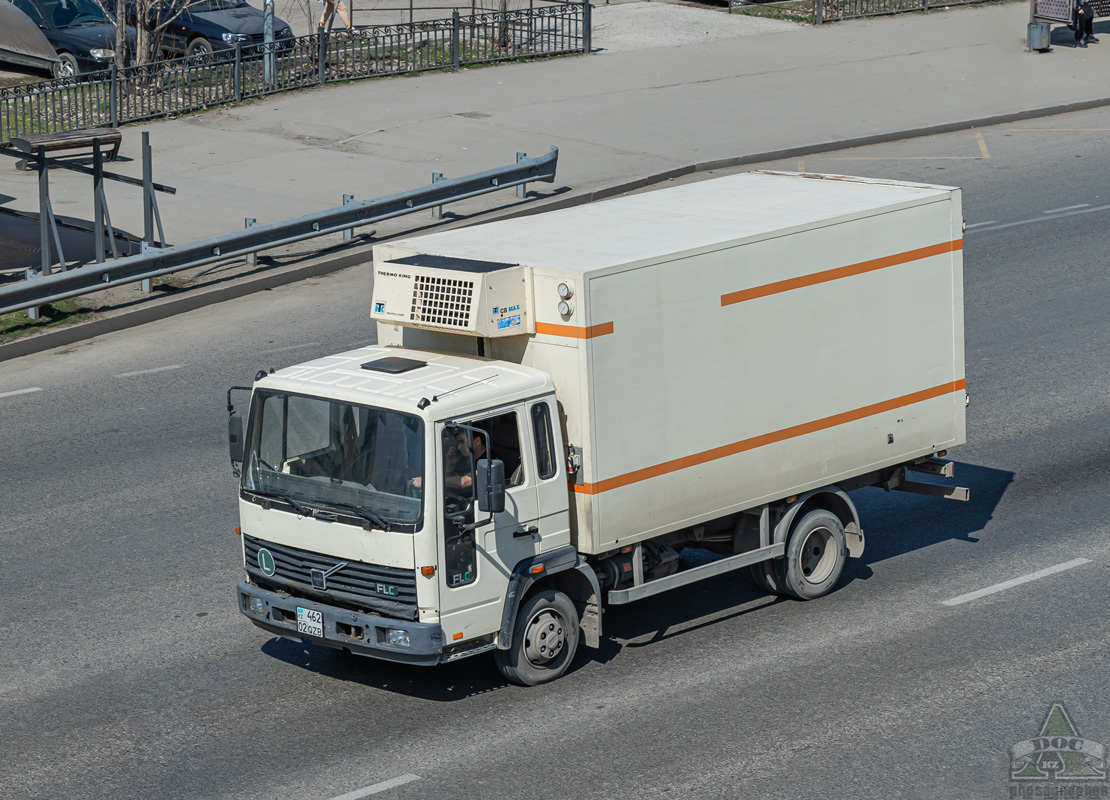 Алматы, № 462 QZB 02 — Volvo FLC