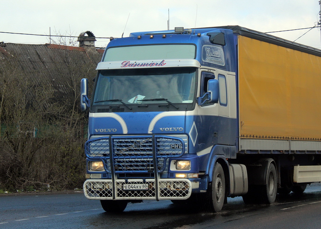 Псковская область, № Е 044 КУ 60 — Volvo ('1993) FH12.420