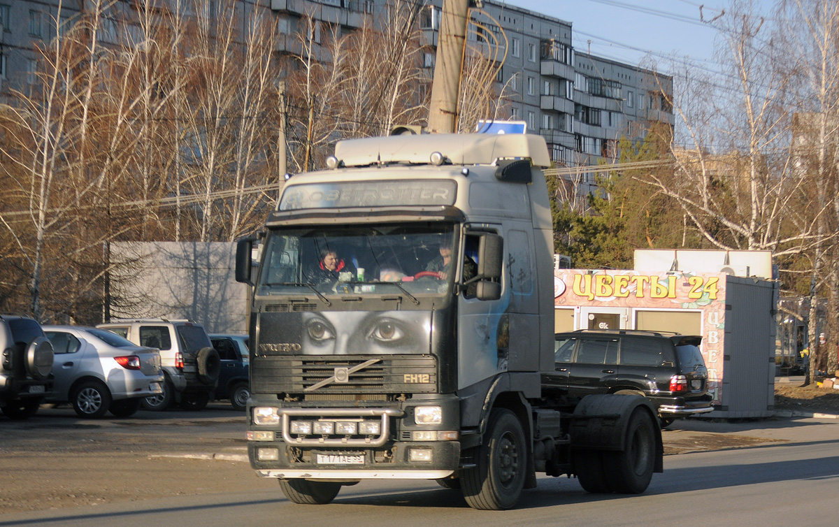 Омская область, № Т 171 АЕ 55 — Volvo ('1993) FH12.420