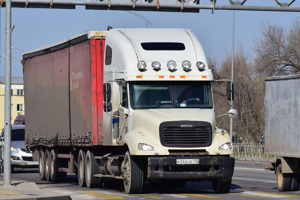 Волгоградская область, № А 366 НВ 134 — Freightliner Columbia