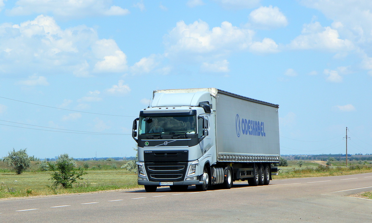 Киев, № АА 8126 РО — Volvo ('2012) FH.460