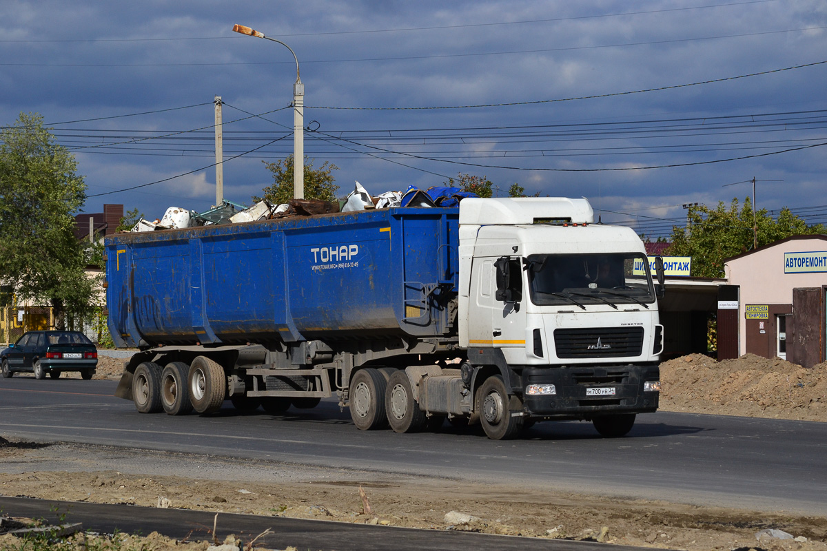 Волгоградская область, № М 700 УН 34 — МАЗ-6430C9