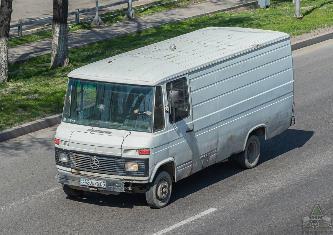 Алматинская область, № 420 KKB 05 — Mercedes-Benz T2 ('1967)