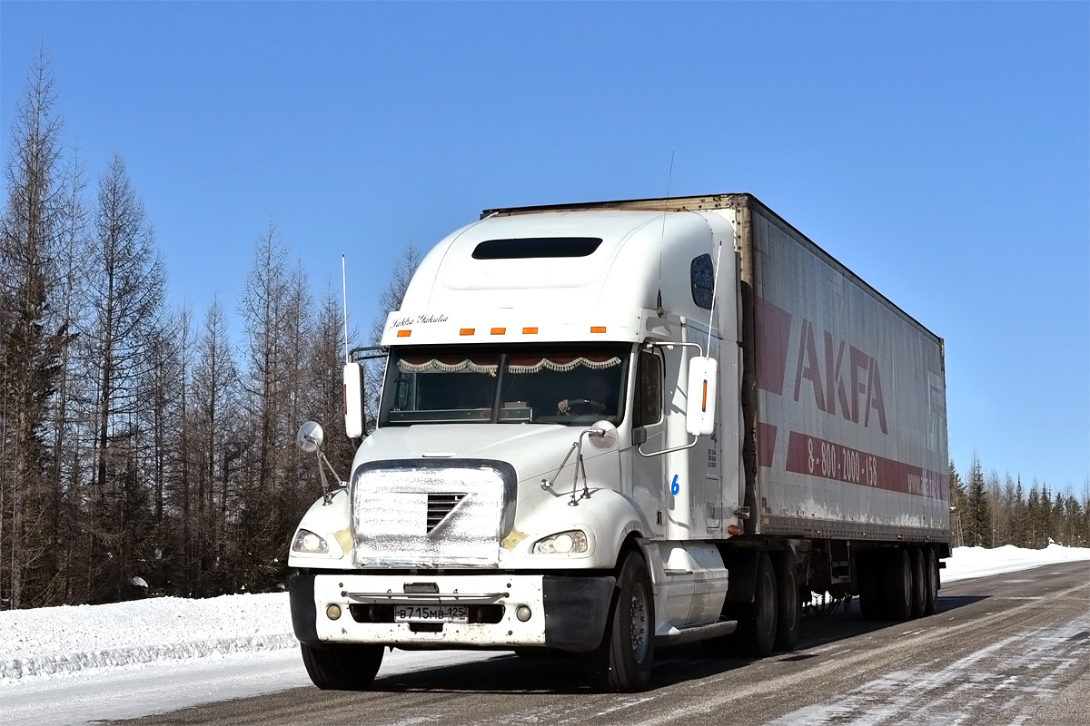 Приморский край, № В 715 МВ 125 — Freightliner Columbia