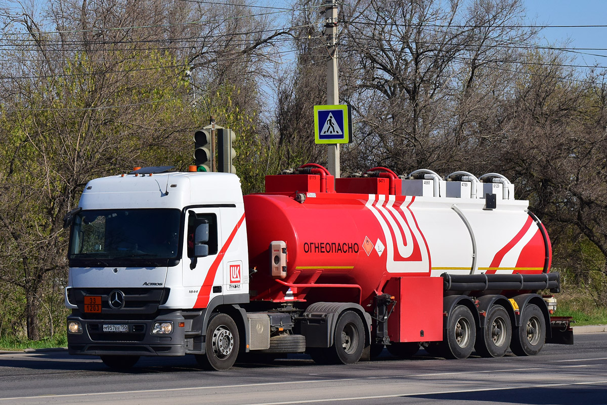 Волгоградская область, № М 957 ЕЕ 750 — Mercedes-Benz Actros '09 1844 [Z9M]