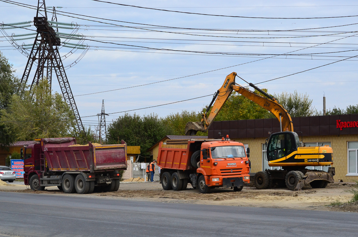 Волгоградская область, № 374 — КамАЗ-6580-S5(87); Волгоградская область, № О 597 ОО 134 — КамАЗ-65115-42; Волгоградская область, № 3459 СН 34 — JCB JS160W