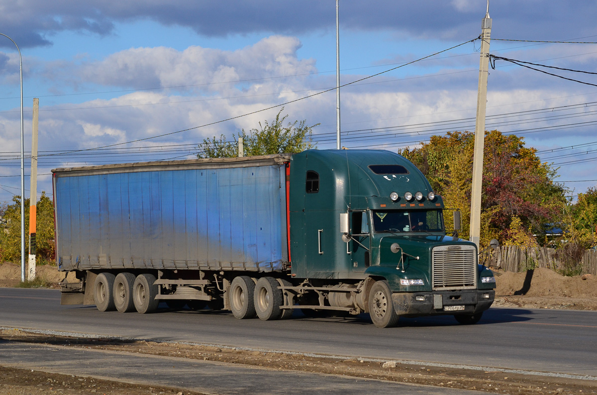 Волгоградская область, № С 906 РХ 34 — Freightliner FLD