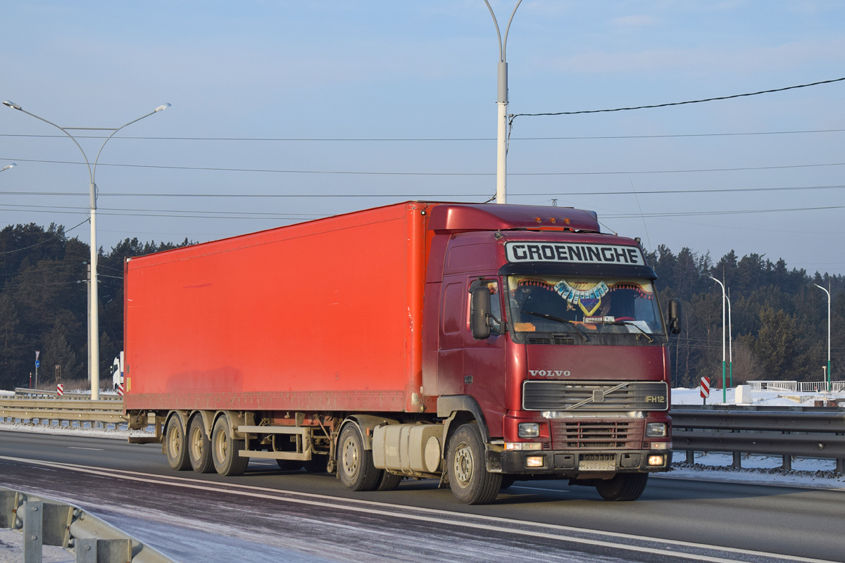 Новосибирская область, № М 008 ВО 54 — Volvo ('1993) FH12.420