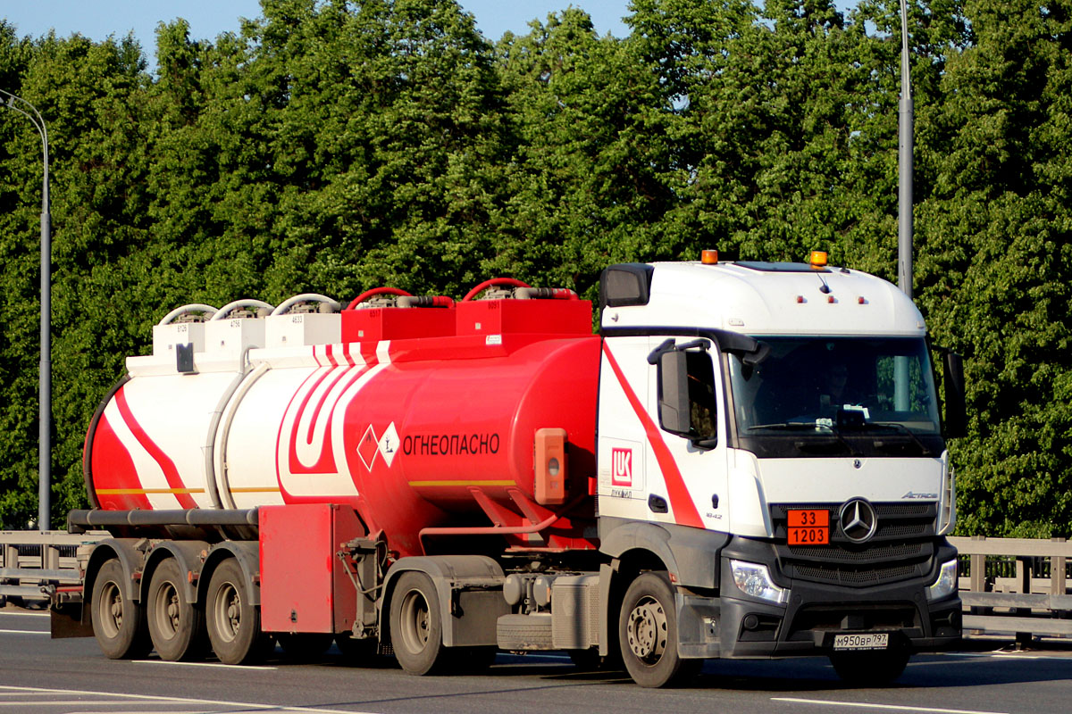 Московская область, № М 950 ВР 797 — Mercedes-Benz Actros '18 1842 [Z9M]