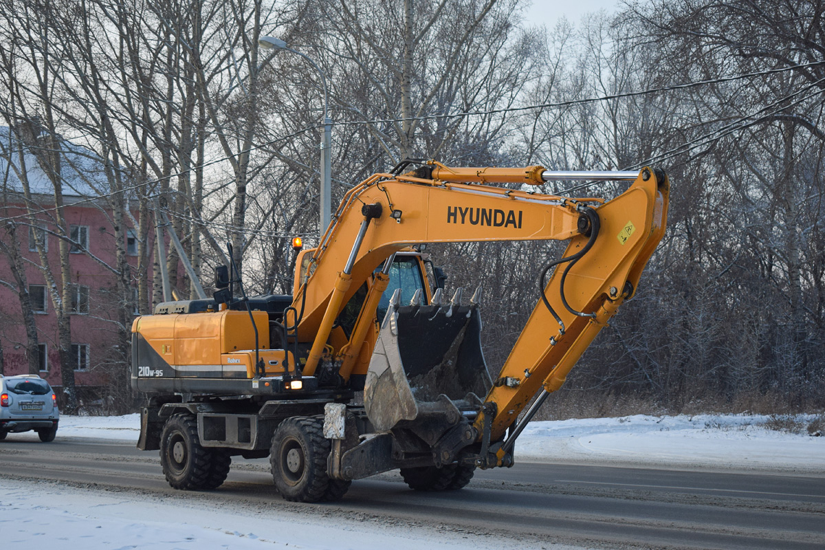 Алтайский край, № 9517 МТ 22 — Hyundai R210W-9S