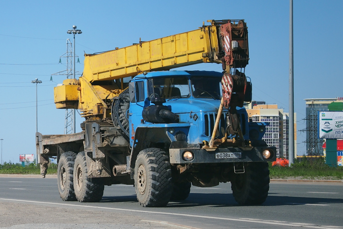 Ханты-Мансийский автоном.округ, № В 038 АТ 186 — Урал-4320-40