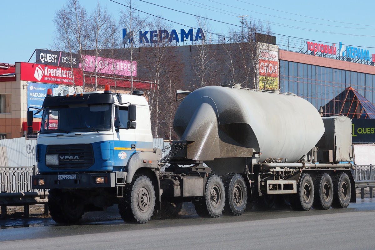 Ханты-Мансийский автоном.округ, № В 402 ОО 186 — Урал-44202-82