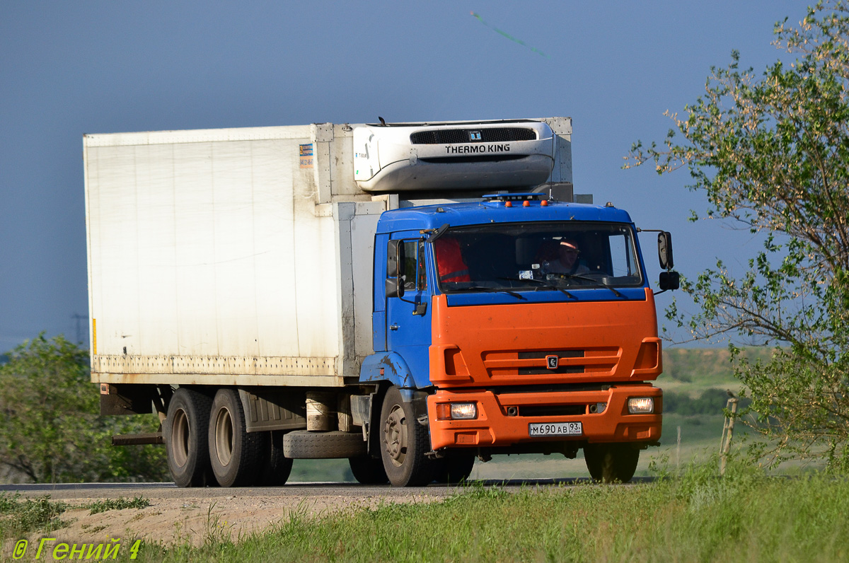 Краснодарский край, № М 690 АВ 93 — КамАЗ-65117-62