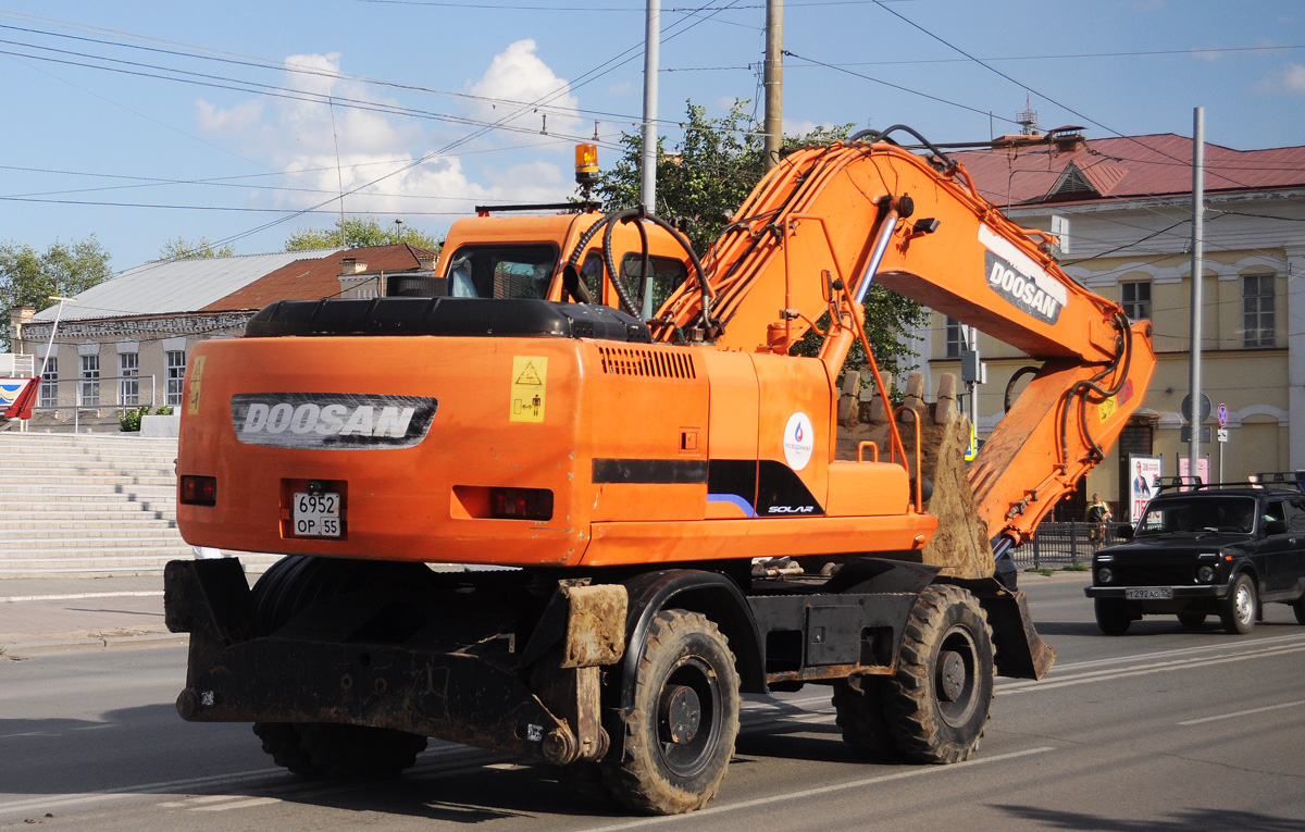 Омская область, № 6952 ОР 55 — Doosan DX210W